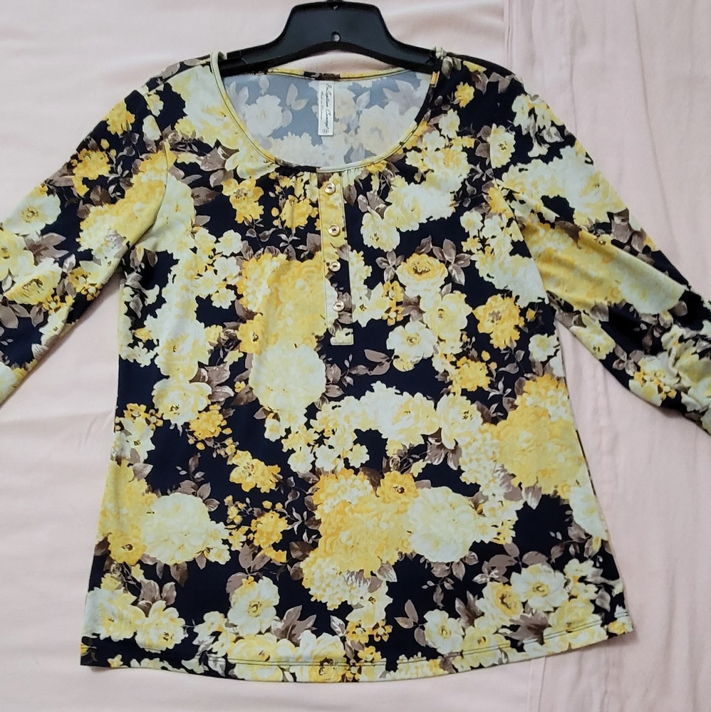 Women's Three-quarter Sleeve Floral Top